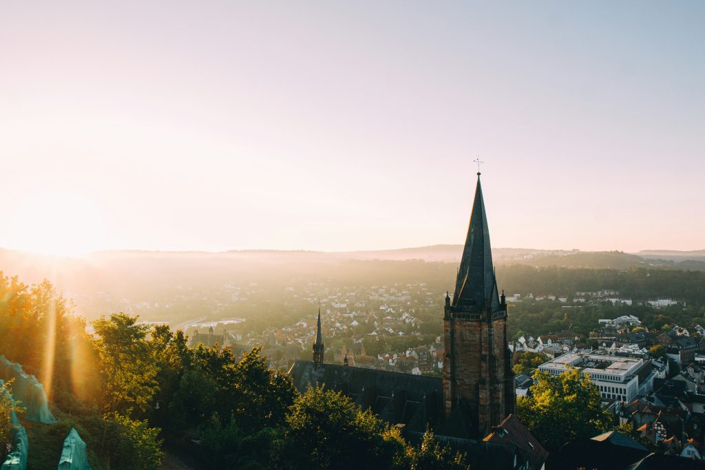 christian-lue-vKi-dg0EJyU-unsplash